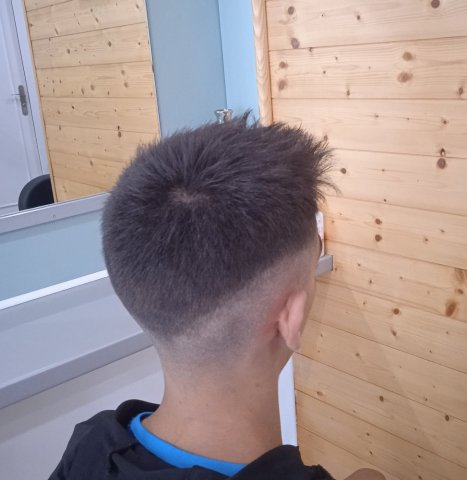 Coupe homme dégradé à blanc à Peyrehorade